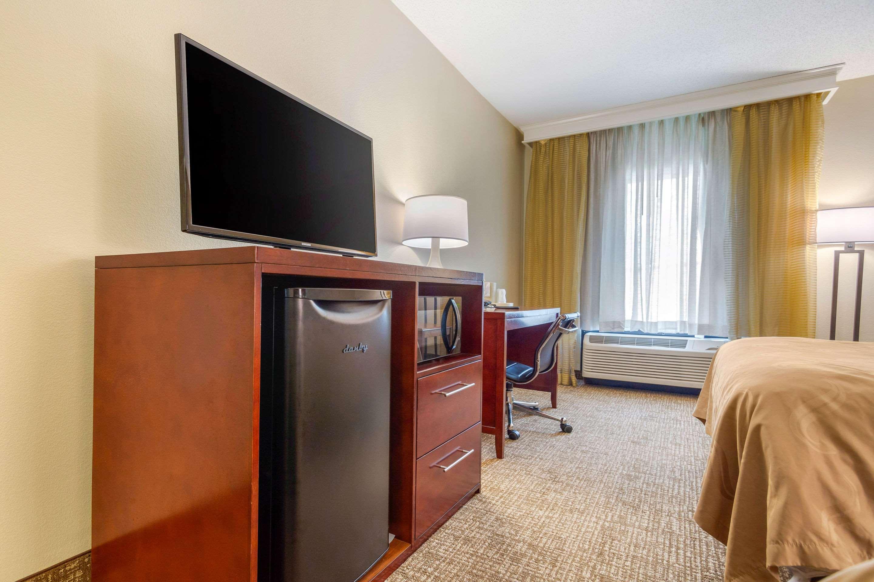 Quality Inn & Suites Olde Town Portsmouth Eksteriør billede
