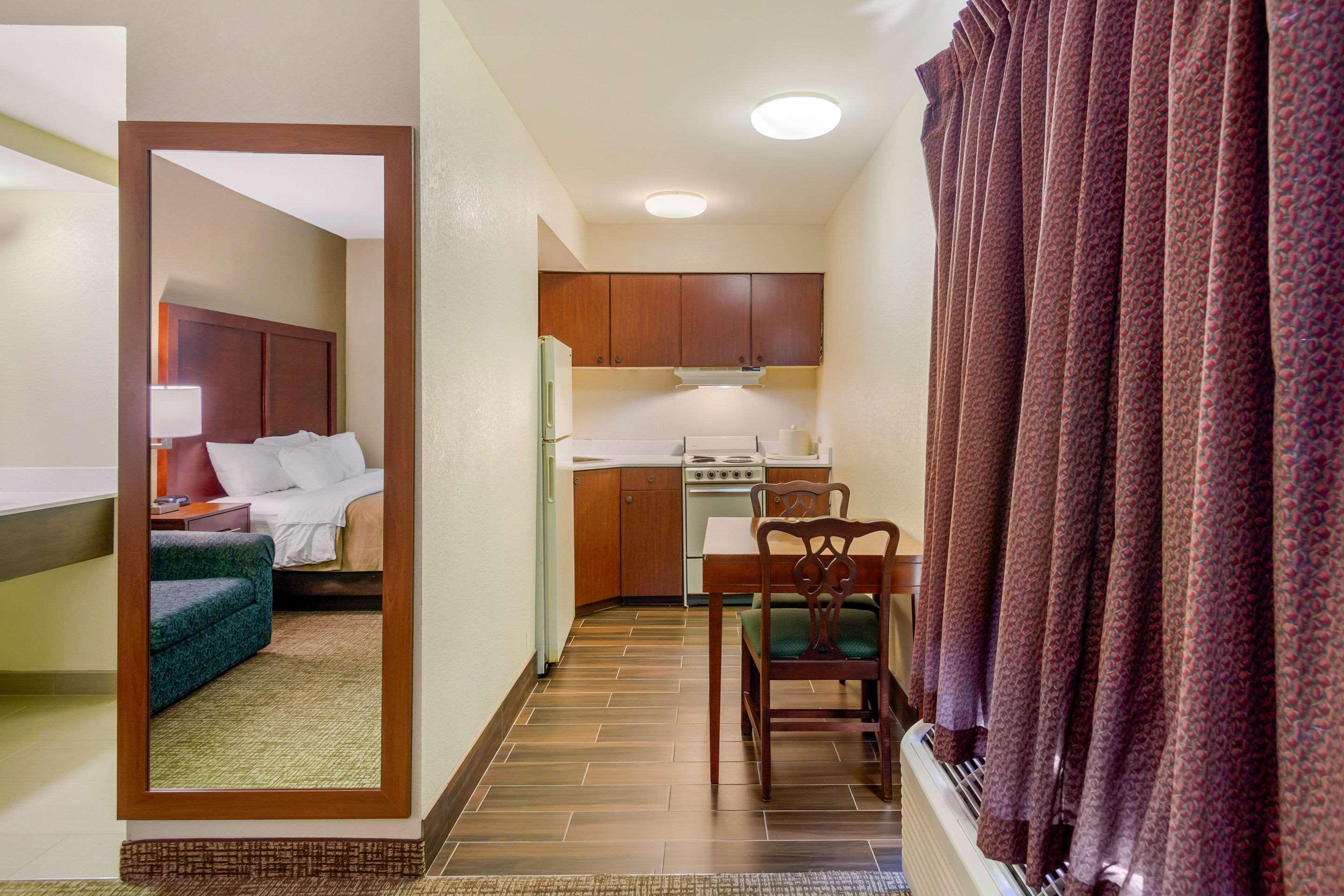 Quality Inn & Suites Olde Town Portsmouth Eksteriør billede