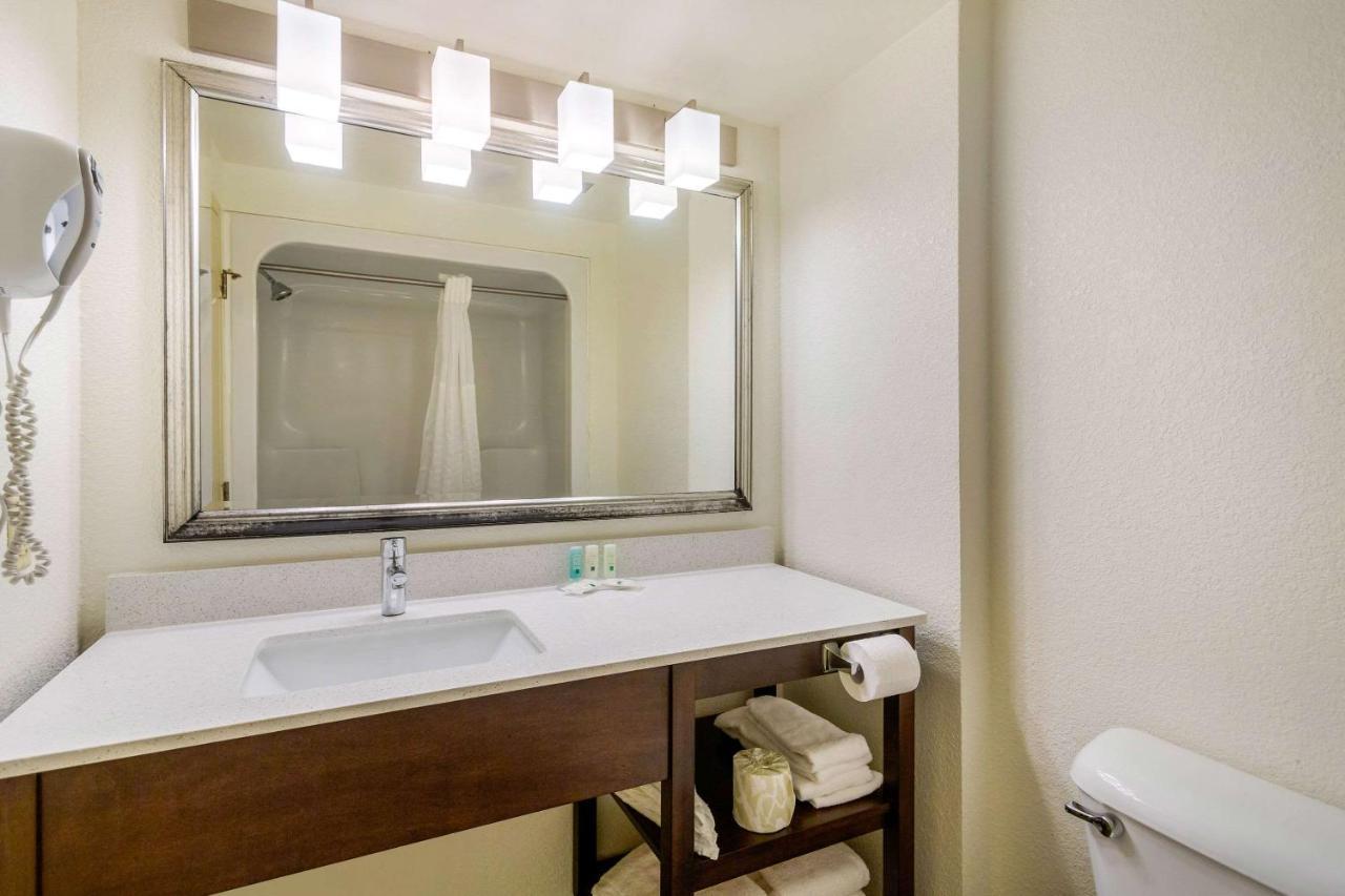 Quality Inn & Suites Olde Town Portsmouth Eksteriør billede